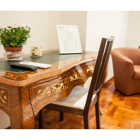 Lh Royal Terrace Penzion 4*